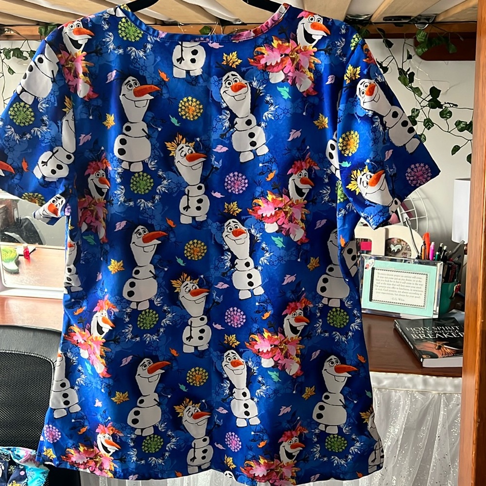 Olaf scrub top